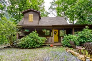 Amberwood, Hot Tub, Cozy Cabin Retreat in the Smokies Comfort & Fun for All