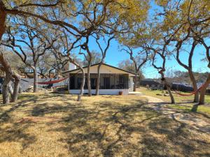 Private Lakefront Cabin Located on Lake Travis