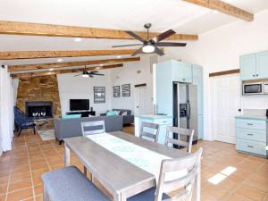 Private Lakefront Cabin Located on Lake Travis