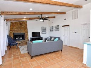 Private Lakefront Cabin Located on Lake Travis