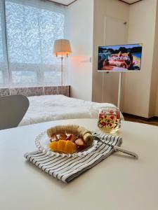 i강남 신사 역에서 3분 가로수길 조용한 안심귀가 #Gangnam Sinsa #Garosugil Front #Premium Stay #City View