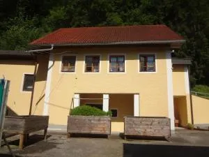 Ferienhaus am Fluss - بنسدورف