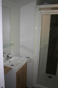 Campings Chateau-camping la Grange Fort, 63500 Les Pradeaux : photos des chambres