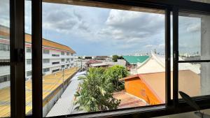 Baan PadSeeEw - Rooftop Riverview 4th floor