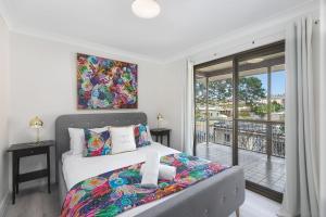 Lakeside Escape steps To The Lake and Beach