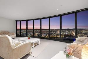 HUGE 3bed 3Bath Skyhigh view