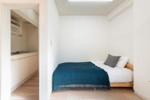 Max 9 people 8 minutes from Shibuya 5 minutes from Shinjuku 1 minute from Harajuku 4 minutes walk from the station Room Sakura