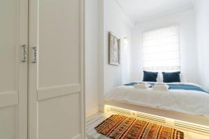 Designer 1-bdr Apartment In Trendy Neighborhood