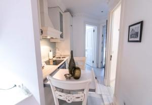 Cozy Getaway - Warmth and Comfort in the City