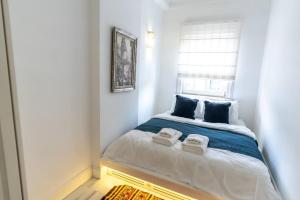 Cozy Getaway - Warmth and Comfort in the City