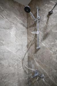 Stylish Urban Apt- Soak Up the Citys Vibes