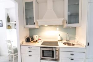 Cozy Getaway - Warmth and Comfort in the City