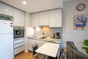 Stylish City Getaway - Immerse Yourself in Luxury