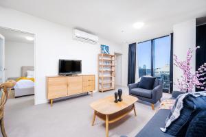 City Meets Ocean - 50th floor premium retreat