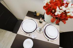 Deluxe MKC Apartments