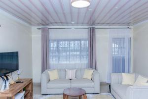 Shanvin Homes - 2 bedroom Apartment near Rupa Mall, Noble Hotel,Poa PLace & Key Hospitals