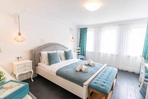 Stylish Duplex in Beyoğlu with Private Terrace