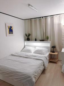 Sin-sa Ap-gu-jeong Gangnam 10-minute walk 6people