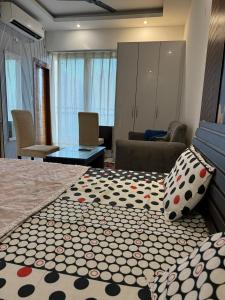 Zoom The Luxury Studio