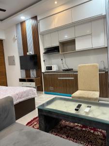 Zoom The Luxury Studio