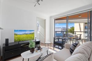 Bright 2-Bed Surry Hills Apartment with Balcony