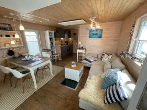 Hausboot Walfisch mit Dachterrasse in Schleswig an der Schlei