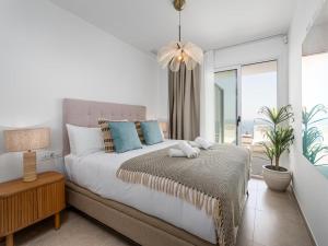 Apartment with sea view Bayview Hills Collection