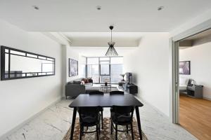 Beautiful Modern 1BD Condo Views w PoolGym! #223