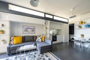 Bright Modern Design New Duplex Loft Patio! #145
