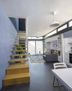 Bright Modern Design New Duplex Loft Patio! #145