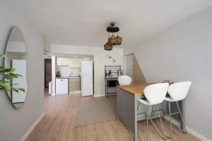Gorgeous Bright New 2BD Central Home! #212