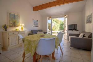 Small House With Garden - Residence With Pool