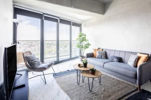 Gorgeous Modern 1BD Condo Views w PoolGym! #255