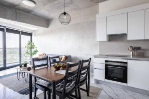 Gorgeous Modern 1BD Condo Views w PoolGym! #255