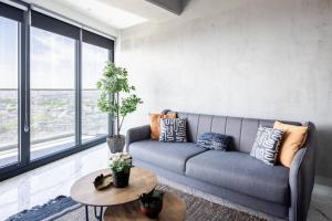 Gorgeous Modern 1BD Condo Views w PoolGym! #255