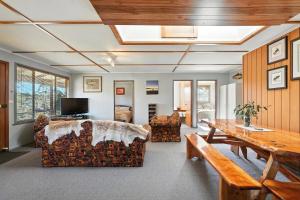 Bull Tavern Cabin Cozy Lakeside Escape in Miena Tasmania