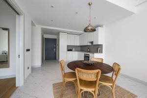 Lovely Modern 1BD Condo Views w PoolGym! #222