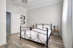 Lovely Central Cozy 3BD25Bath Duplex Patio! #273