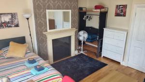 Large Double room in West Kensington-Fulham