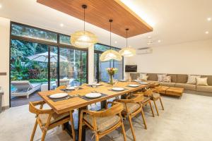 Contemporary 5BR Luxury Villa 400m to the Shore