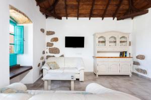 Home2Book Rural House with Private Pool & BBQ