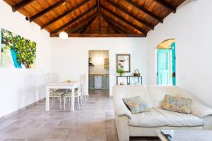 Home2Book Rural House with Private Pool & BBQ