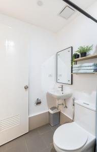 Bright Minimalist 1 BR Loft