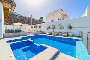 Casa Roque del Mar Private Villa with Heated Saltwater Pool, Jacuzzi & Ocean Views