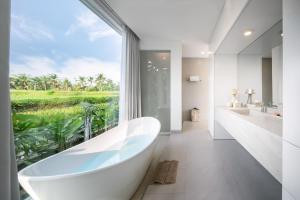 Villa Mayani - Luxe Minimalist 2BR with Rice Field View & Gym