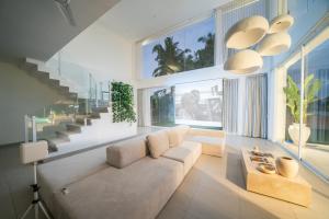 Villa Mayani - Luxe Minimalist 2BR with Rice Field View & Gym