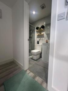 Double Room-2- in a great location-A newly apartment with 3 floors- 5 rooms-3 Bathroom-1 kitchen-1 terrace