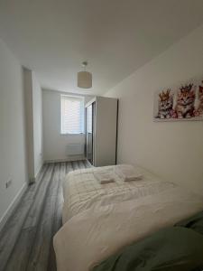 Double Room-2- in a great location-A newly apartment with 3 floors- 5 rooms-3 Bathroom-1 kitchen-1 terrace