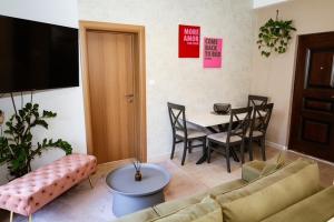 One Bedroom Apartment S