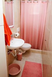 One Bedroom Apartment S